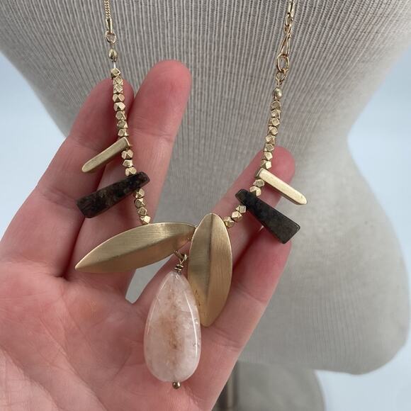Jade & Jasper Gold tone rose quartz stone necklace - Picture 2 of 5